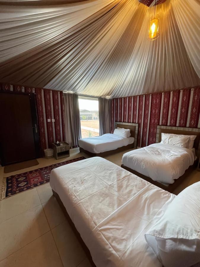 Hôtel مخيم جبل بردى Jabal Burdah Camp à Wadi Rum Extérieur photo