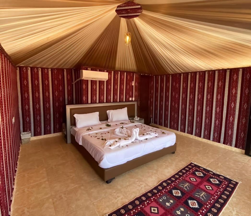 Hôtel مخيم جبل بردى Jabal Burdah Camp à Wadi Rum Extérieur photo